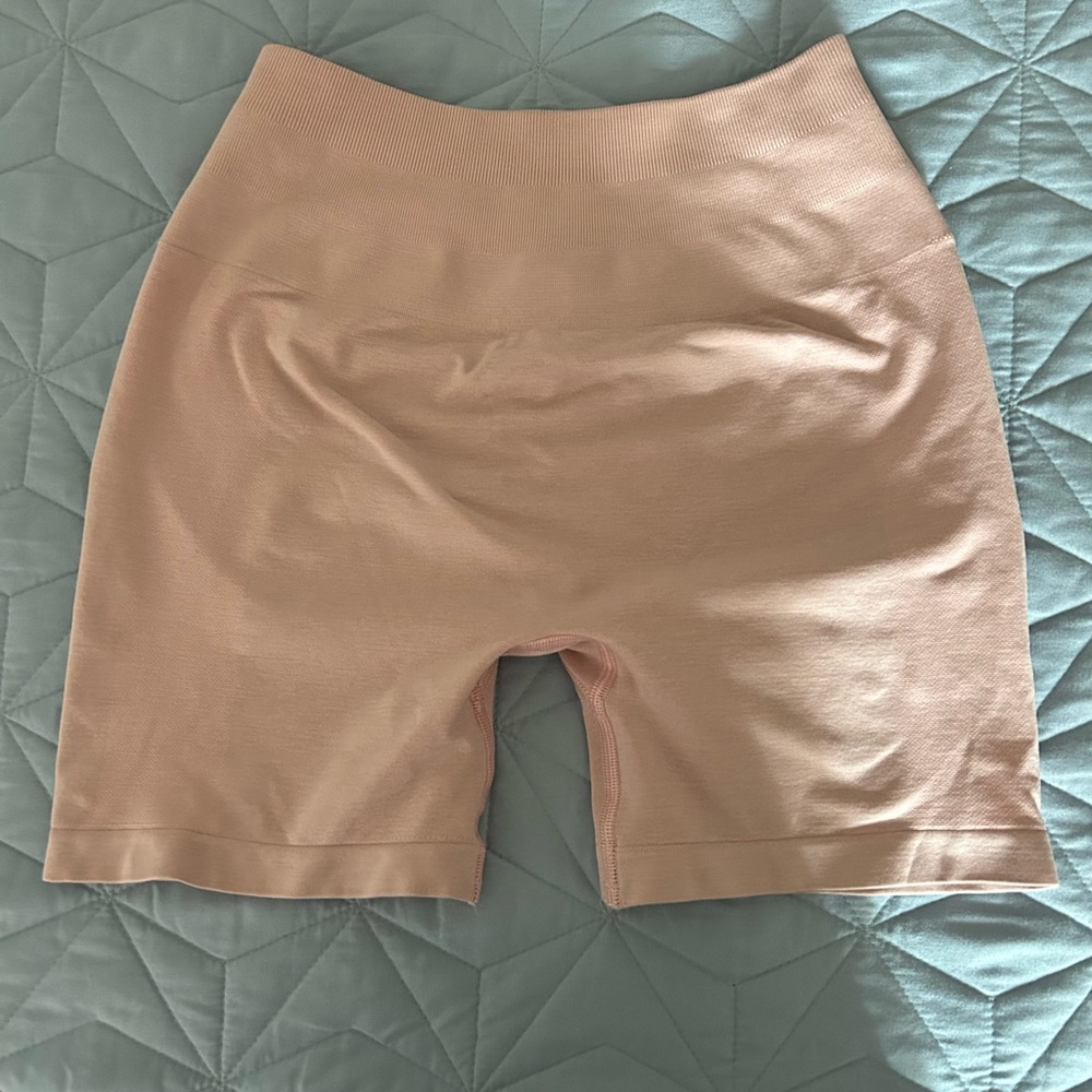 Alphalete amplify shorts